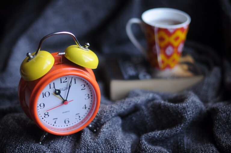alarm clock, blur, clock-1869771.jpg
